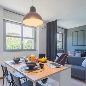 Black Loft By Rent , Côme Italia